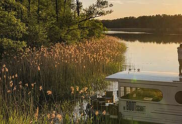 House boat & raft