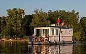 A Houseboat Tour without Barriers