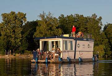 A Houseboat Tour without Barriers