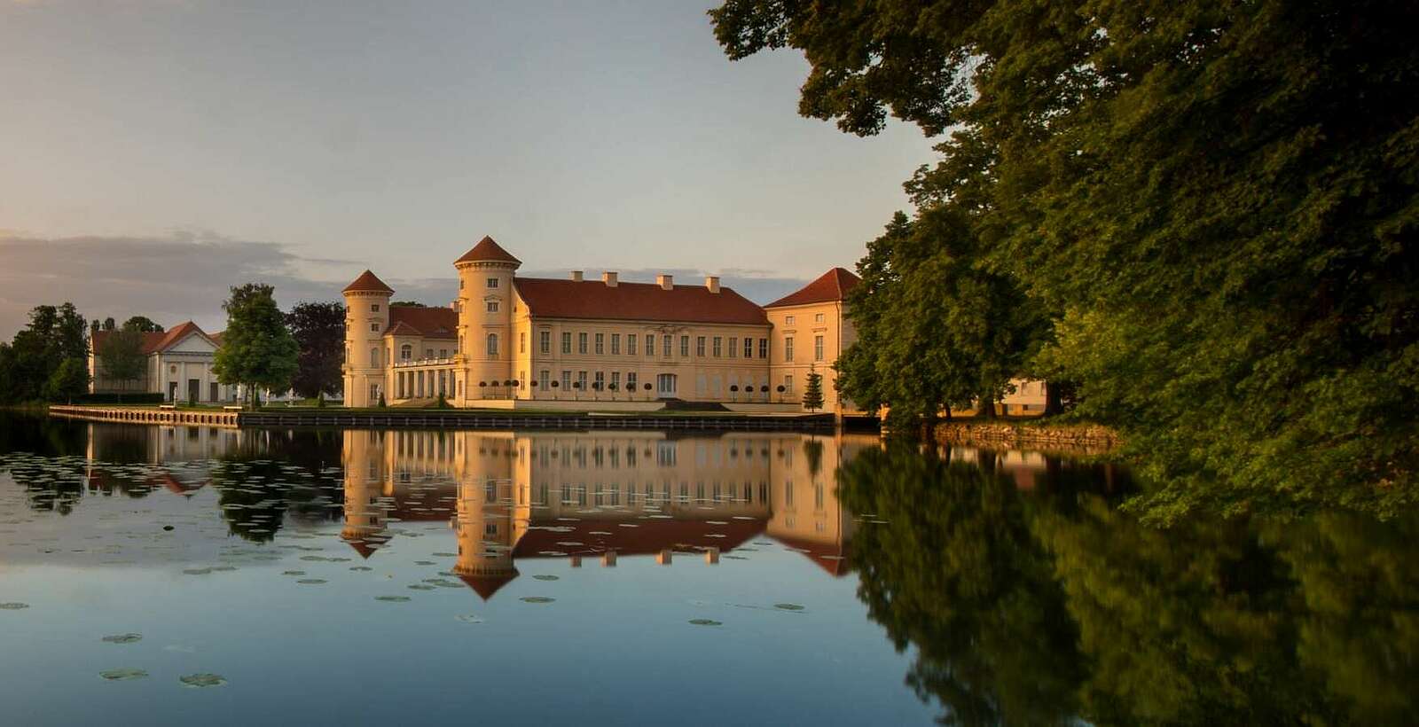 Castle Rheinsberg in the evening light,
        
    

        Picture: TMB-Fotoarchiv/SPSG/Leo Seidel