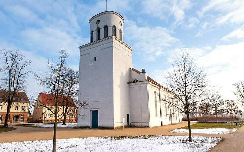 



        
            Schinkelkirche Neuhardenberg,
        
    

        Picture: TMB-Fotoarchiv/Steffen Lehmann
    