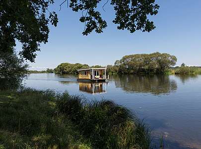 Hausboot auf der Havel bei Milow