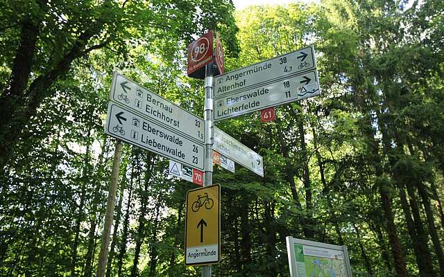 Knotenpunktwegweisung im Barnim