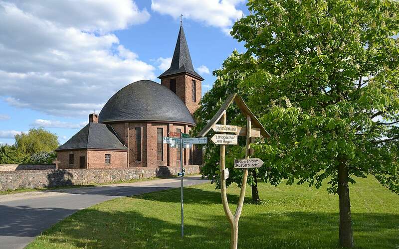 



    
        
                Kirche in Kunersdorf im Oderbruch,
            
        
                Picture: TMB Tourismus-Marketing Brandenburg GmbH/Matthias Schäfer
            
    
