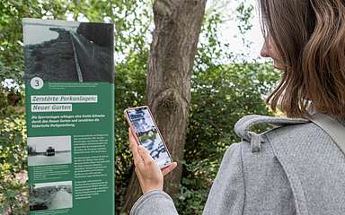 



    
        
                Potsdam City Guide App,
            
        
                Picture: PMSG Potsdam Marketing und Service GmbH/Sophie Soike
            
    
