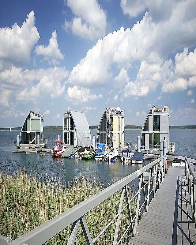 Schwimmende Ferienhäuser am Geierswalder See