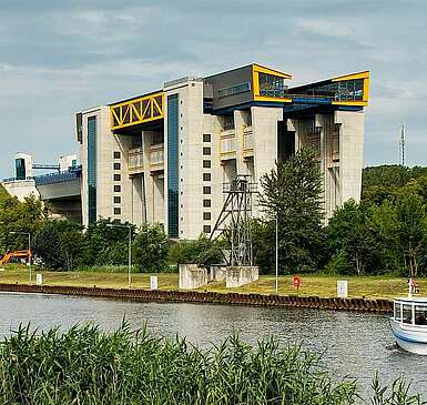 Technology that inspires - Niederfinow boat lifts
