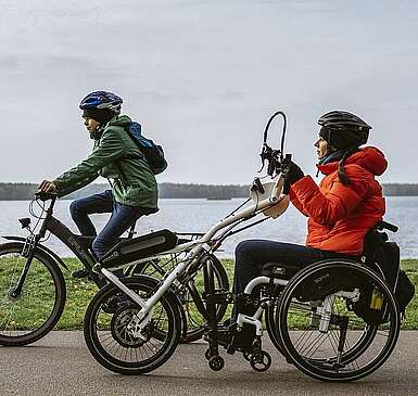 On tour with a handbike - travelling along the river Elbe