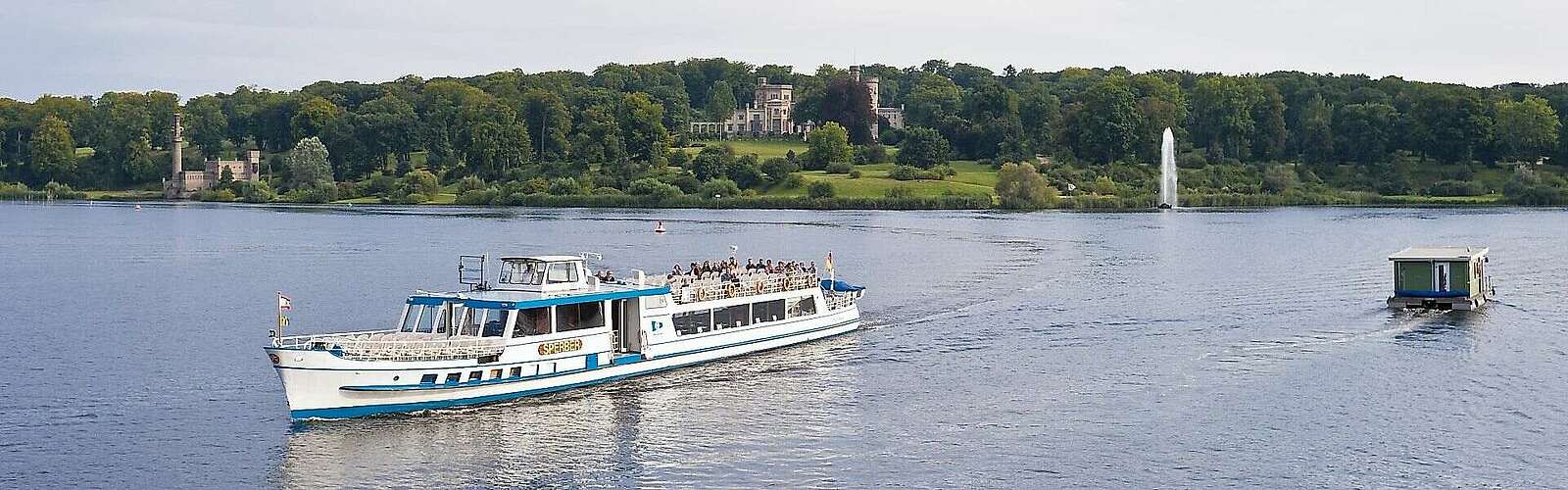 Ausflugsschiff vor dem Park Babelsberg,
            
        
                Picture: TMB Tourismus-Marketing Brandenburg GmbH/Yorck Maecke