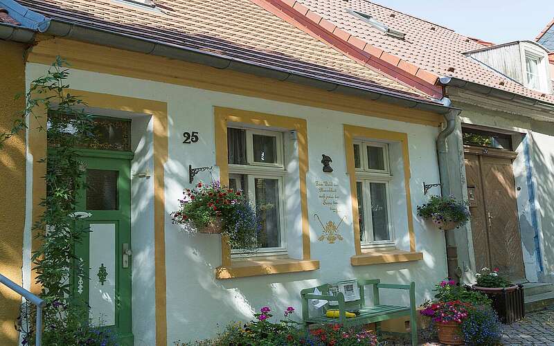



    
        
                Historisches Haus mit Blumen in Rheinsberg,
            
        
                Picture: TMB Tourismus-Marketing Brandenburg GmbH/Steffen Lehmann
            
    
