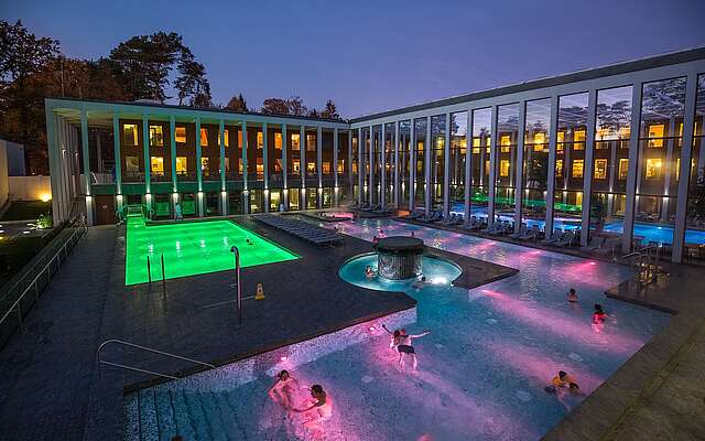 SaarowTherme am Abend