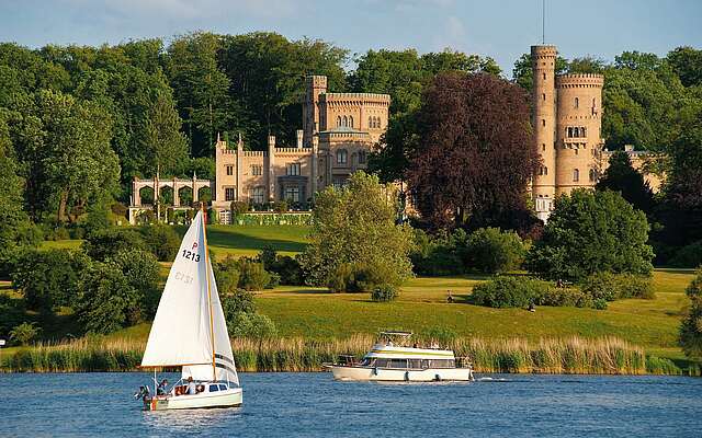 Bootstour auf dem Tiefen See mit Blick auf Schloss Babelsberg