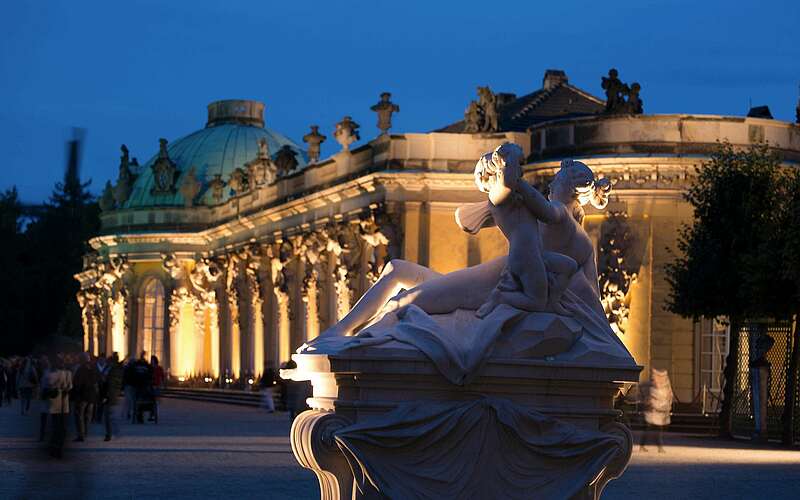 



    
        
                Schloss Sanssouci während der Potsdamer Schlössernacht,
            
        
                
                
                    Picture: Leo Seidel
                
            
    

