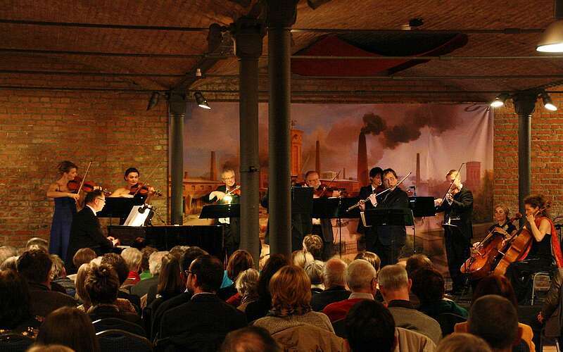 



    
        
                Konzert auf dem Landgut Stober,
            
        
                Picture: Havelländische Musikfestspiele gGmbH/Timo Fox
            
    

